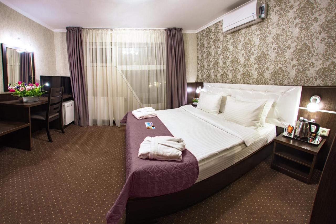 Kiev 365 Park Hotel Sofiivska Borshchahivka Exterior photo